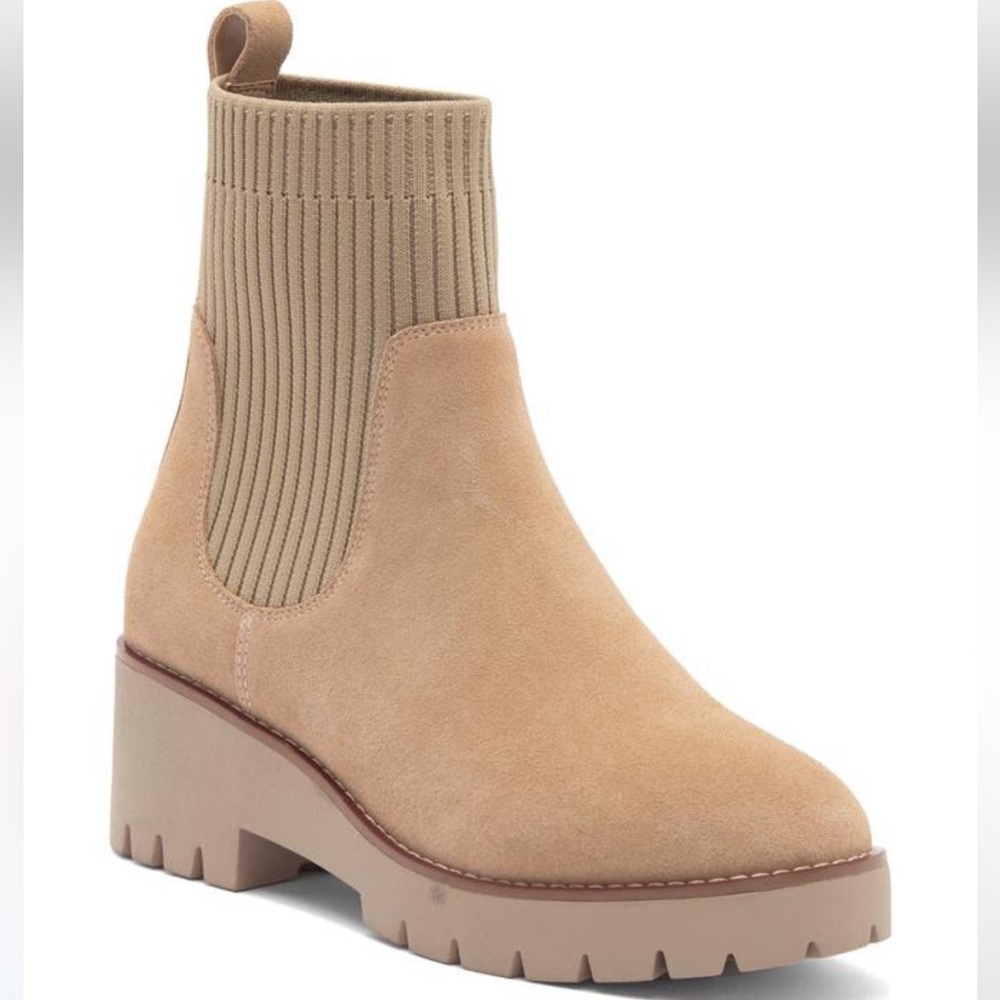Blondo Dexter Waterproof Lug Sole Chelsea Boots Tan Beige Size 7 NWOT